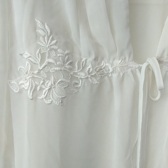 Sheer White La Vie En Rose Robe/Kimono - Picture 4 of 8